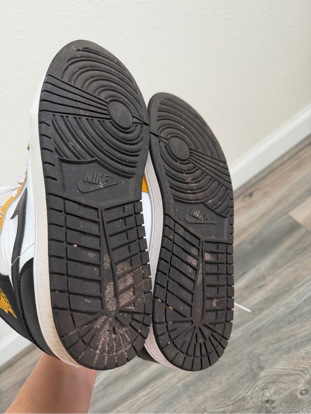 Nike Air Jordan 1 Mid sneakers in the "Yellow Ochre" men’s size 10.5 - Picture 6 of 7
